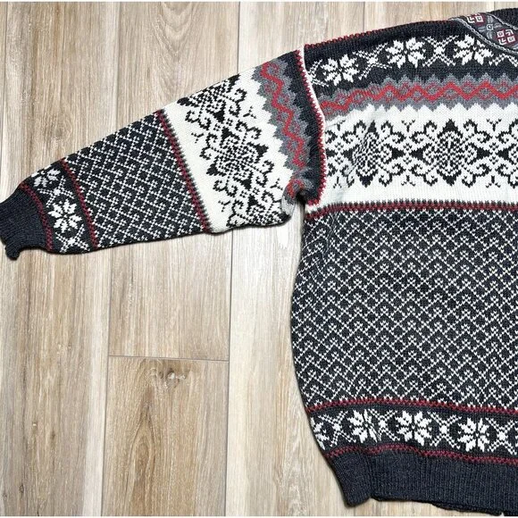 Vintage Nordstrikk Virgin Wool Pewter Clasp Cardigan Sweater - Size Medium
